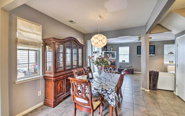 Hampton Home w/ Fireplace + Close to Beaches!