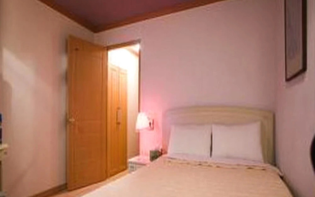 Goodstay Dove Hotel