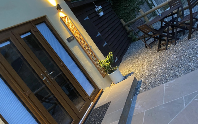 1 Bedroomed Detached Holiday Retreat Pant
