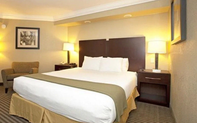 Best Western Plus Wine Country Inn & Suites