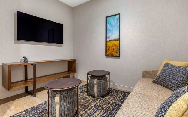 Hotel Centro Sonoma Wine Country, Tapestry Collection Hilton
