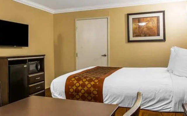Travelodge Corona