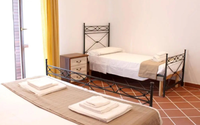 2 bedrooms appartement with enclosed garden and wifi at Nicolosi