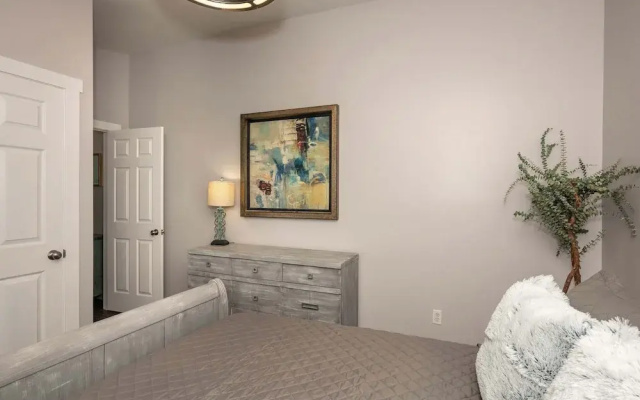 Heart of Mainstrasse Apt 2