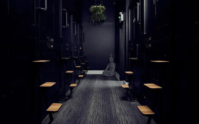 Capsule Hotel