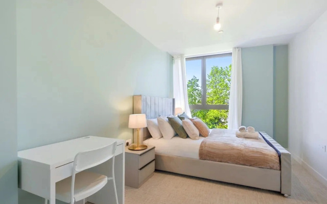 Trafford Garden Retreat with Free Car Park