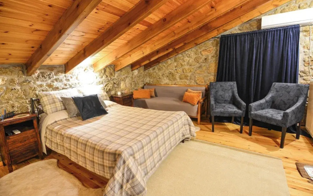 Petrino Lodge