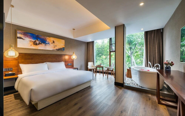 Wandering Around Xiangshan Hotel