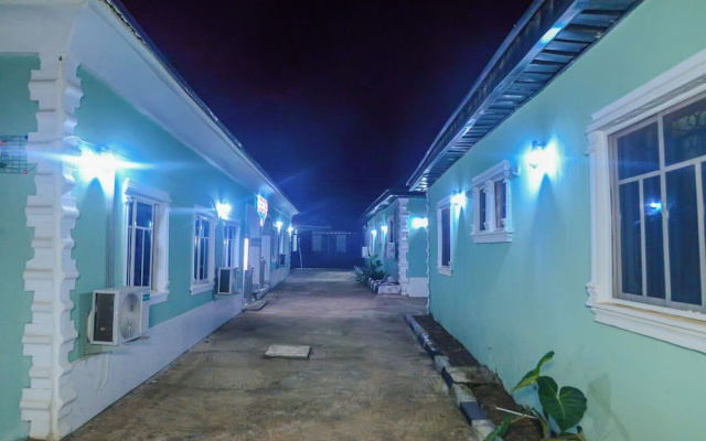 Four Crowns Serviced Apartment