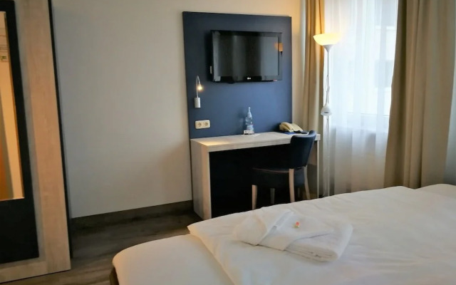 Hotel Near By