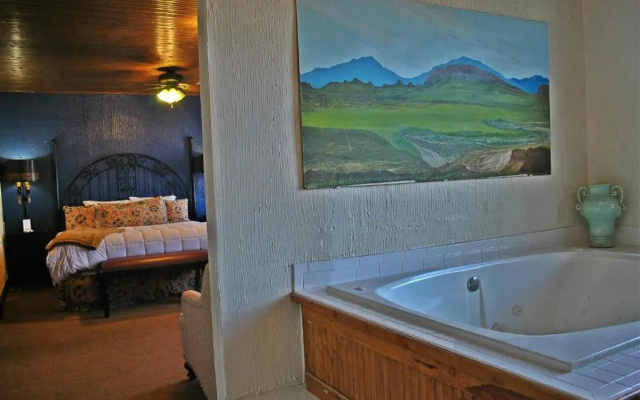 The Holland Hotel