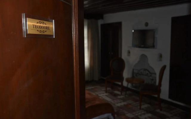 Theodore Butik Hotel