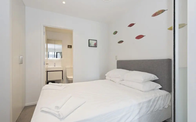 Stylish Modern Studio, Queens Resid, Gym & Pool