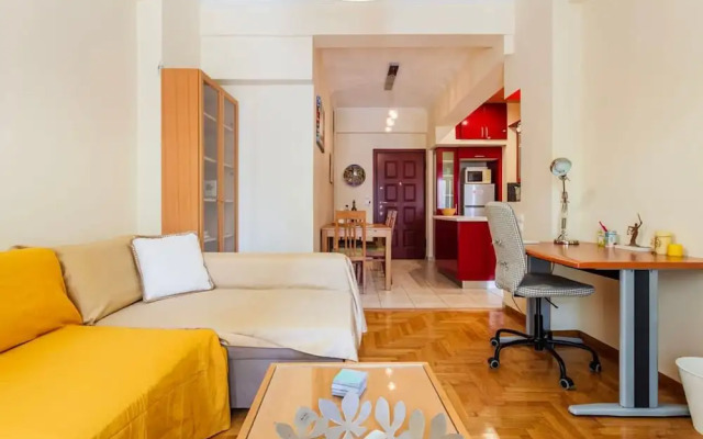 Athens Strawberry Hideaway - City Chic Retreat