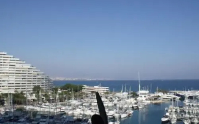 Grand studio vue mer à Marina Baie des Anges