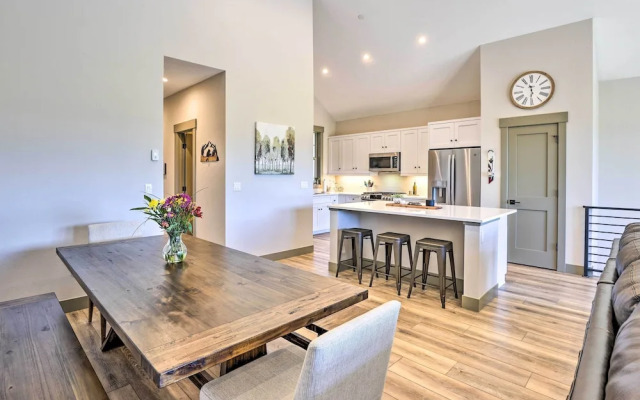 3 Mi to Granby Ranch: Townhome w/ Balcony & Views