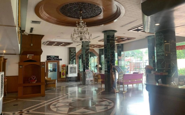 Golden Grand Hotel SHA