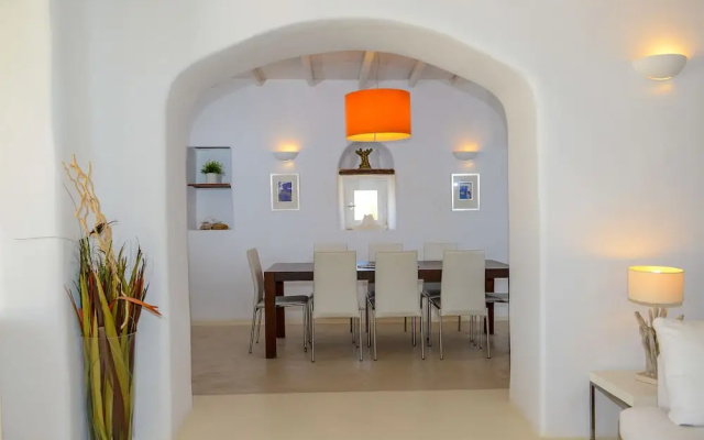 Newly-Built Private Luxury Villa