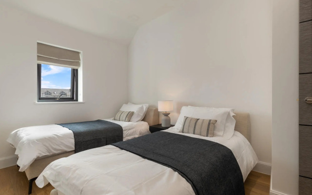 Apartment 10 Waterstone House - Luxury Apartment With Sea Views