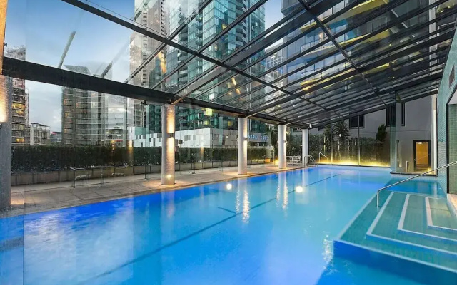 A Large 2BR Apt Near Crown, Sleeps 8, Free Parking