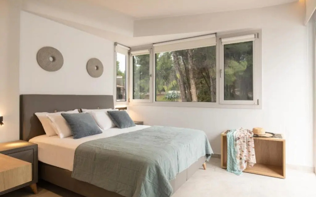 Nikiti Botanic Pool Suites