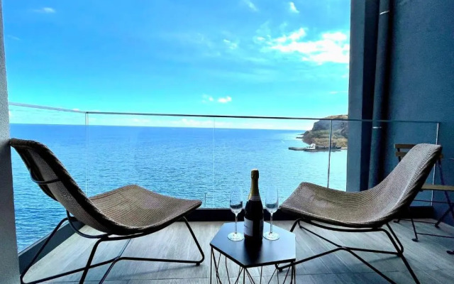 Ocean Cliff Apartment