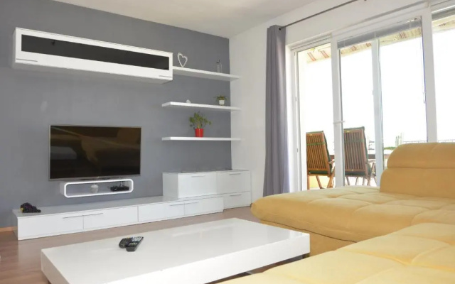 Maro Apartments