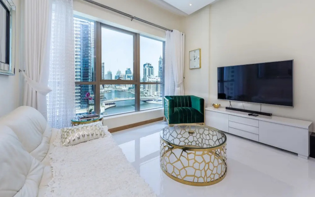 Deluxe Holiday Homes - Bay Central