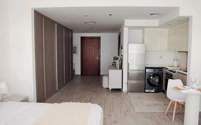 Bright Studio with Rooftop Pool & Gym