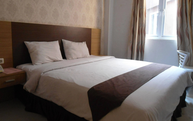 Max Hotel