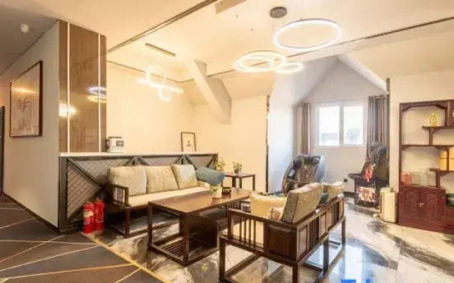 Rujia Business Hotel