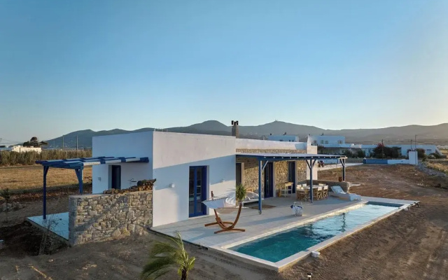 2 Bed Villa - Sleeps 6 - Pets - Pool - Parking