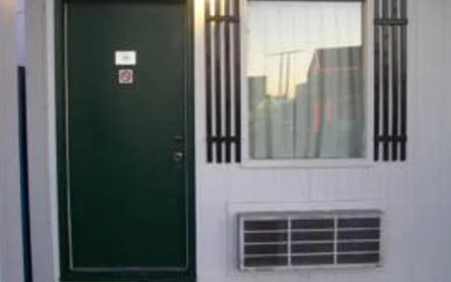Budget Deluxe Motel