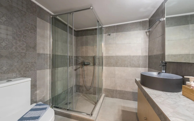 Elegant Koukaki Apartment  by Cloudkeys
