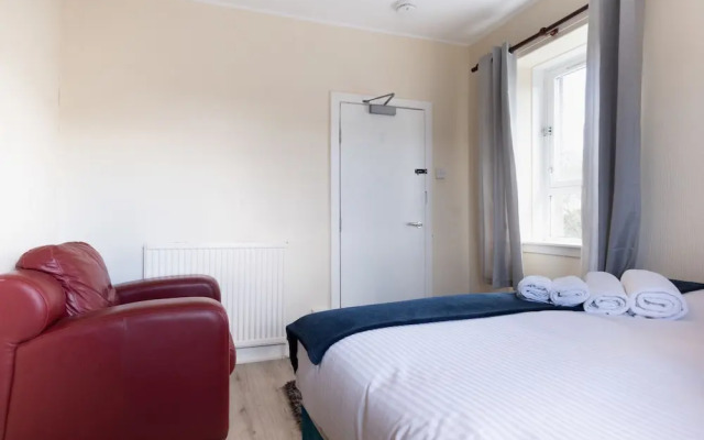 Novelty Suites - Powis Circle