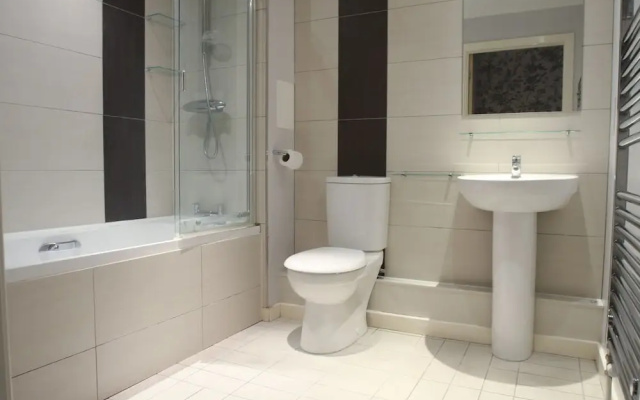 2 Bed Modern Apartment-Wilmington Close