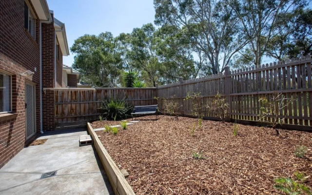 Peaceful Designer 2br@leafy Mill Park