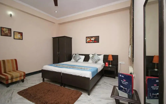 OYO 439 Hotel Queens Inn