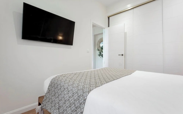 Central 2BD Apt Facing Torre Madrid Duque de Osuna