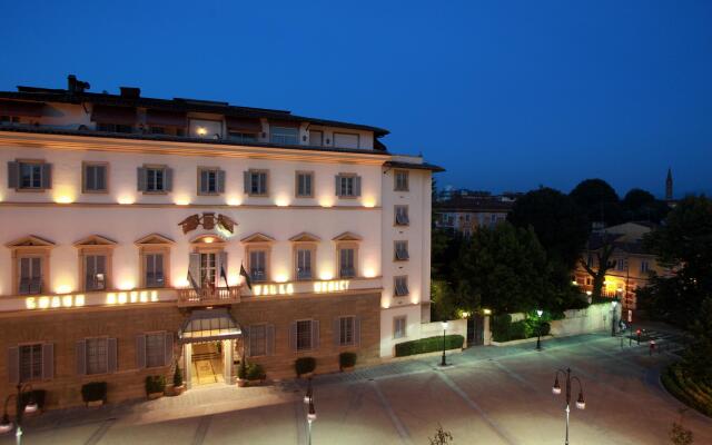 Отель Sina Villa Medici, Autograph Collection вид на фасад