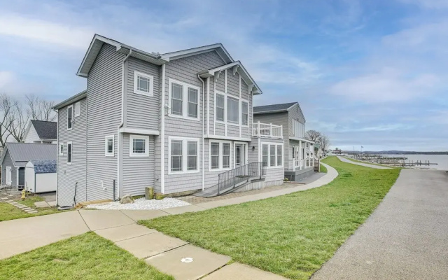 Waterfront Buckeye Lake House: Deck + Views!