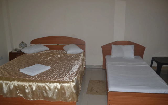 Thampa Tourist Hotel in Vavuniya