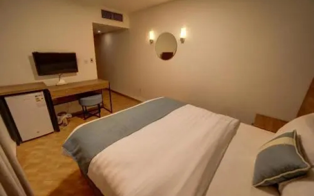 Crystal International Hotel