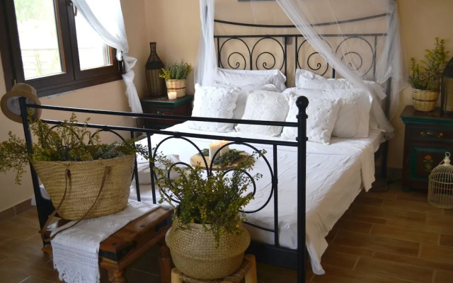 Evia FoxHouse