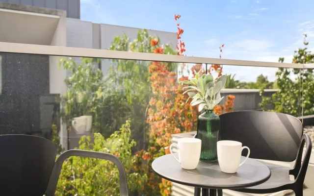 Bright 1BR Apartment Near Maribyrnong River