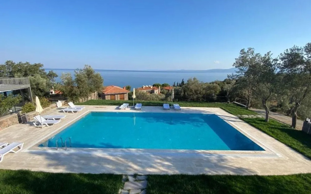 Assos Luna Houses