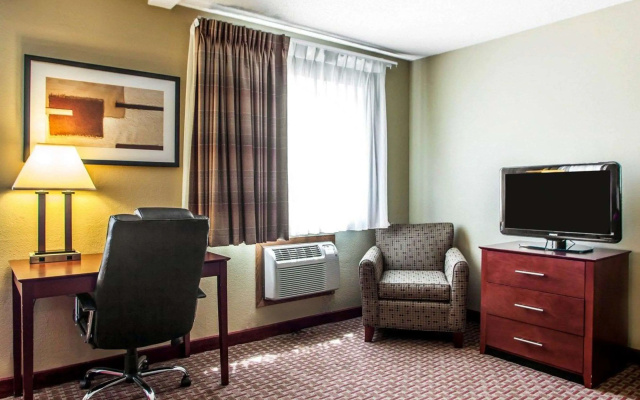Quality Inn & Suites Davenport near I-80