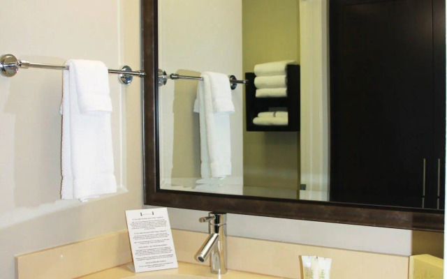 Staybridge Suites Houston IAH - Beltway 8 by IHG