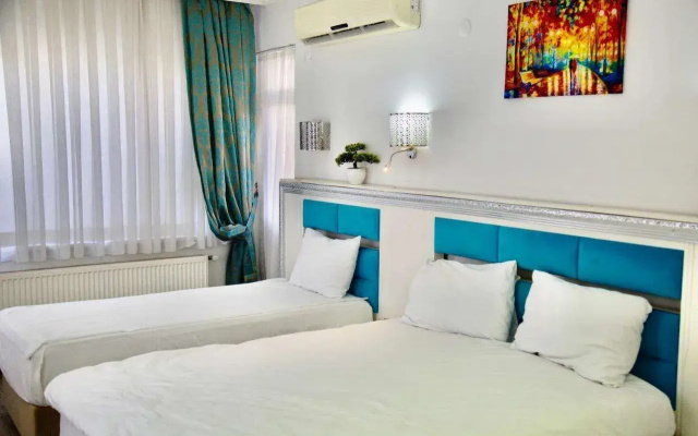 Fish Gold Apart Suites