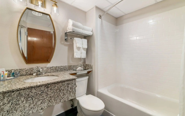 The Clocktower Hotel Latham - North Albany, an Ascend Collection Hotel